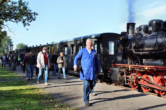 Info-Triebwagen durchs Wippertal (Foto: Mansfelder Bergwerksbahn) Info-Triebwagen durchs Wippertal (Foto: Mansfelder Bergwerksbahn)