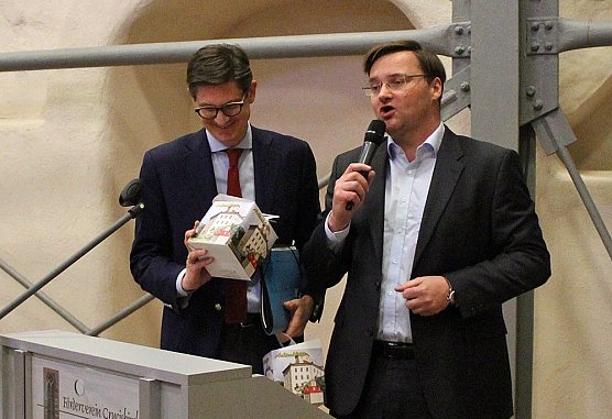 &Uuml;ber die Sicherheitslage diskutiert (2) (Foto: Karl-Heinz Herrmann)