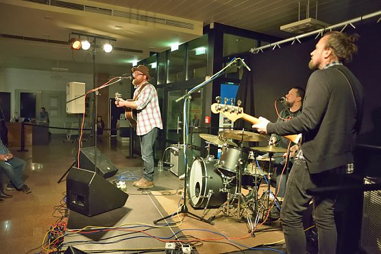 Unterhaltsamer Konzert-Abend mit spielfreudigen und gut aufgelegten Musikern (Foto: Fred B&ouml;hme)