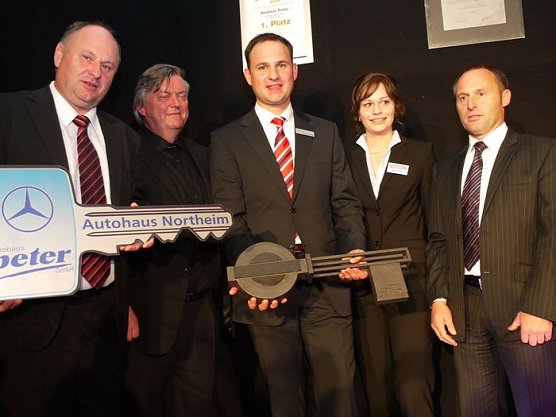 Schl&uuml;ssel&uuml;bergabe (Foto: nnz)