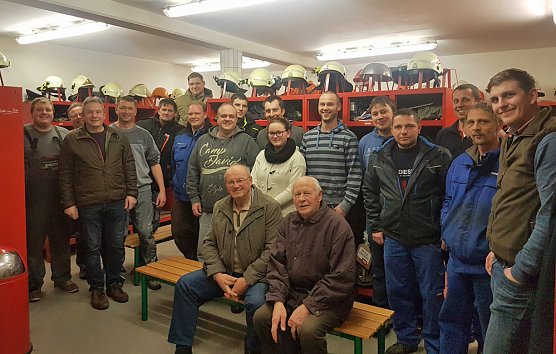 Bürgermeisterkandidat Steffen Gröbel bei der Freiwilligen Feuerwehr Ebeleben (Foto: privat) Bürgermeisterkandidat Steffen Gröbel bei der Freiwilligen Feuerwehr Ebeleben (Foto: privat)