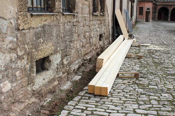 Erste Sicherungsarbeiten am Schloss (Foto: Karl-Heinz Herrmann)