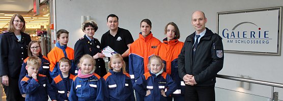 Spende f&uuml;r die Jugendfeuerwehr (Foto: Karl-Heinz Herrmann)