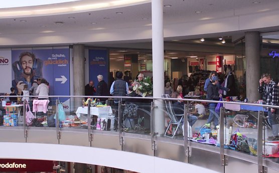 Kindertr&ouml;delmarkt am Samstag (Foto: Karl-Heinz Herrmann)