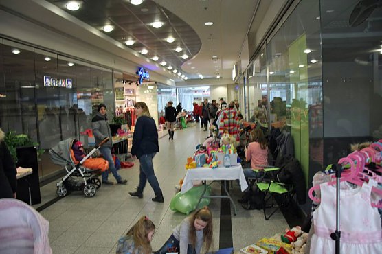 Kindertr&ouml;delmarkt in der Galerie (Foto: Karl-Heinz Herrmann)