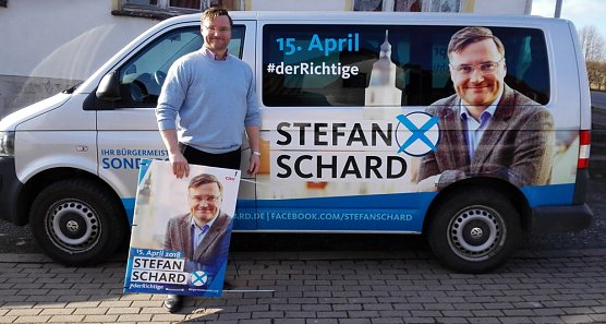 B&uuml;rgermeisterkandidat Stefan Schard (CDU) unterwegs� (Foto: Stefan Schard)