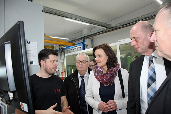 Der besondere runde Ordner für den Wirtschaftsminister (Foto: Karl-Heinz Herrmann) Der besondere runde Ordner für den Wirtschaftsminister (Foto: Karl-Heinz Herrmann)