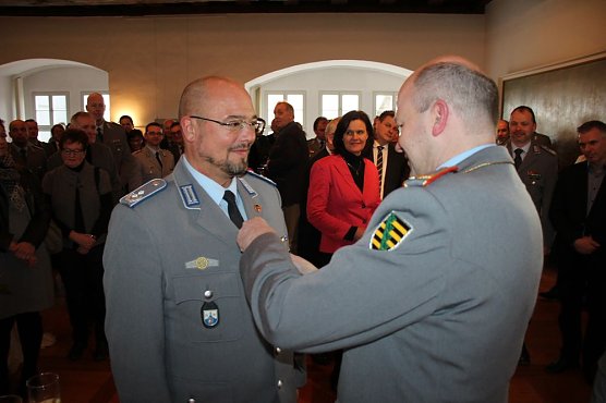 Kommandeur verabschiedet (Foto: Karl-Heinz Herrmann) Kommandeur verabschiedet (Foto: Karl-Heinz Herrmann)
