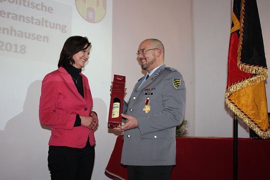 Kommandeur verabschiedet (Foto: Karl-Heinz Herrmann) Kommandeur verabschiedet (Foto: Karl-Heinz Herrmann)