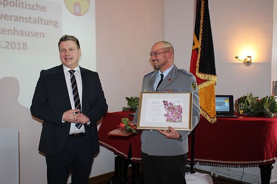 Kommandeur verabschiedet (Foto: Karl-Heinz Herrmann) Kommandeur verabschiedet (Foto: Karl-Heinz Herrmann)