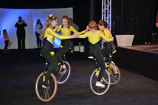 Schauprogramm, Ehrenamtspreise und mehr bei Sportgala (Foto: Karl-Heinz Herrmann) Schauprogramm, Ehrenamtspreise und mehr bei Sportgala (Foto: Karl-Heinz Herrmann)