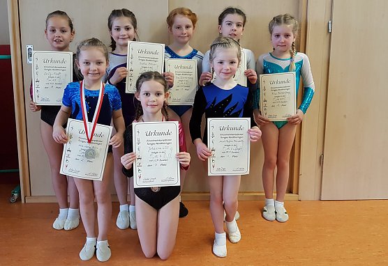 Mit Pokalen und Medaille zurück (Foto: SV Glückauf Sondershausen) Mit Pokalen und Medaille zurück (Foto: SV Glückauf Sondershausen)