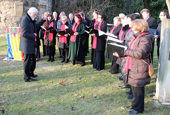 Stele für Heinz Unger enthüllt (Foto: Karl-Heinz Herrmann) Stele für Heinz Unger enthüllt (Foto: Karl-Heinz Herrmann)