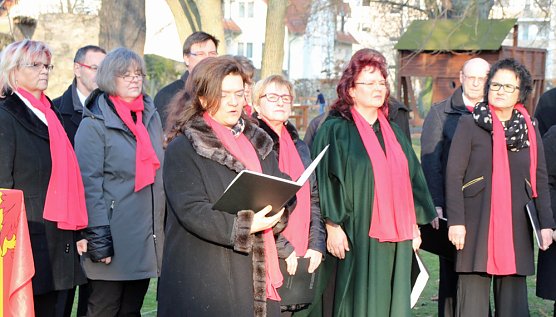Stele für Heinz Unger enthüllt (Foto: Karl-Heinz Herrmann) Stele für Heinz Unger enthüllt (Foto: Karl-Heinz Herrmann)