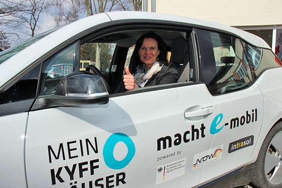 DRK mit E-Auto zum Testen (Foto: Karl-Heinz Herrmann)
