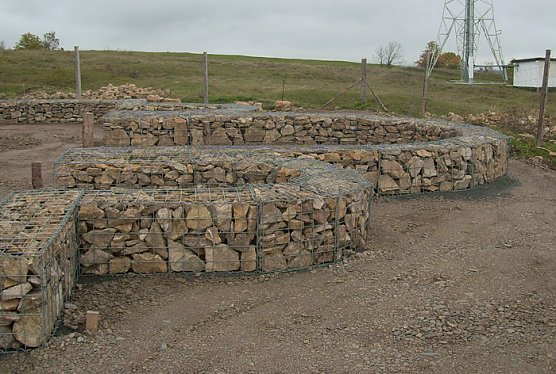 Gabionen auf dem Frauenberg (Foto: Karl-Heinz Herrmann) Gabionen auf dem Frauenberg (Foto: Karl-Heinz Herrmann)