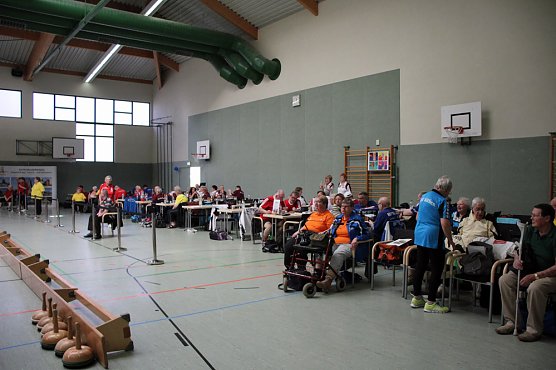 Wette verloren - Erfolgreicher in den Europacup Bosseln (Foto: Karl-Heinz Herrmann) Wette verloren - Erfolgreicher in den Europacup Bosseln (Foto: Karl-Heinz Herrmann)