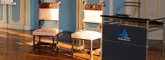 Restaurierte St&uuml;hle wieder im Schlossmuseum (Foto: Karl-Heinz Herrmann)