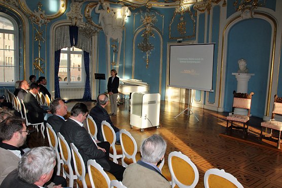 Restaurierte St&uuml;hle wieder im Schlossmuseum (Foto: Karl-Heinz Herrmann)