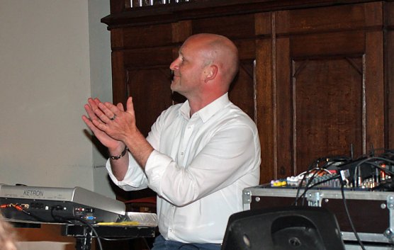 Die "H&uuml;tte" war voll - Fr&uuml;hlingsfest (Foto: Karl-Heinz Herrmann)