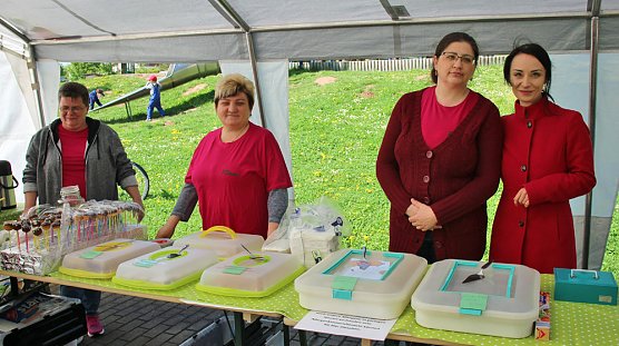 Wieder Wetterglück beim Baumfest (Foto: Karl-Heinz Herrmann) Wieder Wetterglück beim Baumfest (Foto: Karl-Heinz Herrmann)