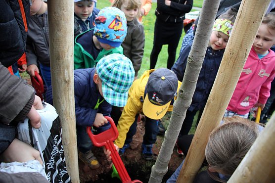 Wieder Wetterglück beim Baumfest (Foto: Karl-Heinz Herrmann) Wieder Wetterglück beim Baumfest (Foto: Karl-Heinz Herrmann)