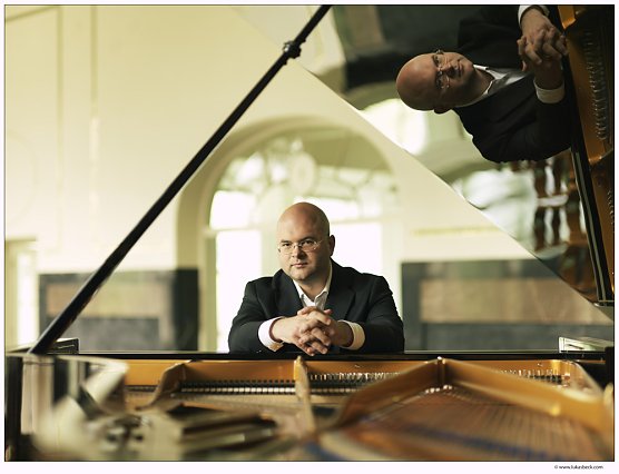 Florian Krump&ouml;ck als Tastentiger... (Foto: Lukas Beck)