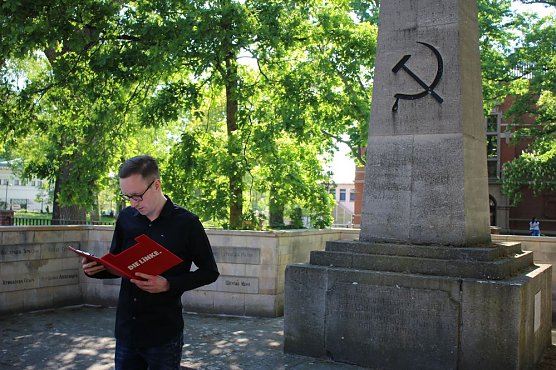 Dem 73. Jahrestag der Befreiung Deutschlands gedacht (Foto: Karl-Heinz Herrmann)