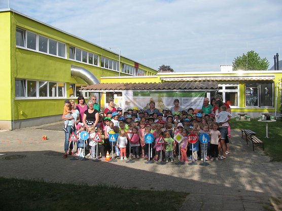 Verkehrssicherheitstag im Kita  G&auml;nsebl&uuml;mchen Ro&szlig;leben (Foto: Bernd M&uuml;ller)