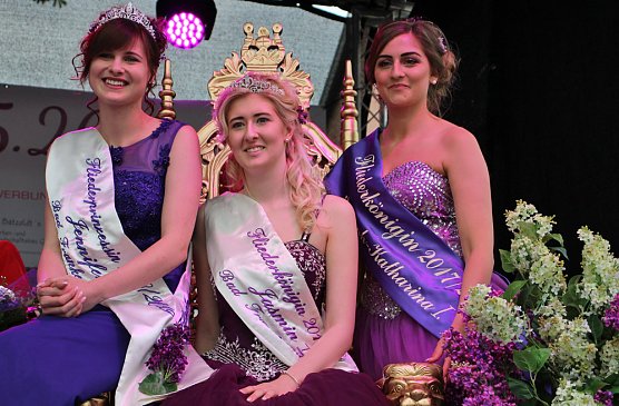 Fliederprinzessin in Amt eingef&uuml;hrt (Foto: Karl-Heinz Herrmann)