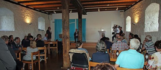 Heißer Auftakt in Heldrungen (Foto: Karl-Heinz Herrmann) Heißer Auftakt in Heldrungen (Foto: Karl-Heinz Herrmann)