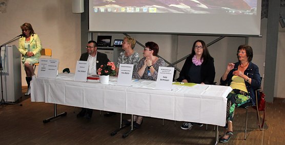 "Information und Hilfe für Erwerbslose — Rentner" (Foto: Karl-Heinz Herrmann) "Information und Hilfe für Erwerbslose — Rentner" (Foto: Karl-Heinz Herrmann)