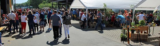Massenansturm beim Hoffest in Greu&szlig;en (Foto: Karl-Heinz Herrmann)