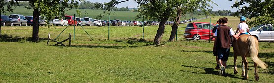 Massenansturm beim Hoffest in Greu&szlig;en (Foto: Karl-Heinz Herrmann)