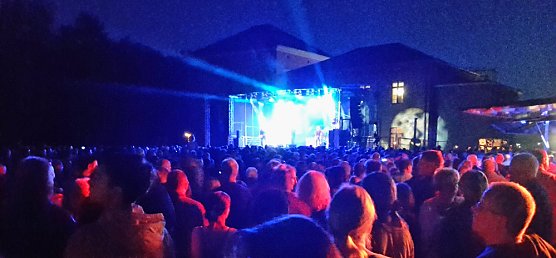 Anziehungspunkt war "Karat" (Foto: Karl-Heinz Herrmann)