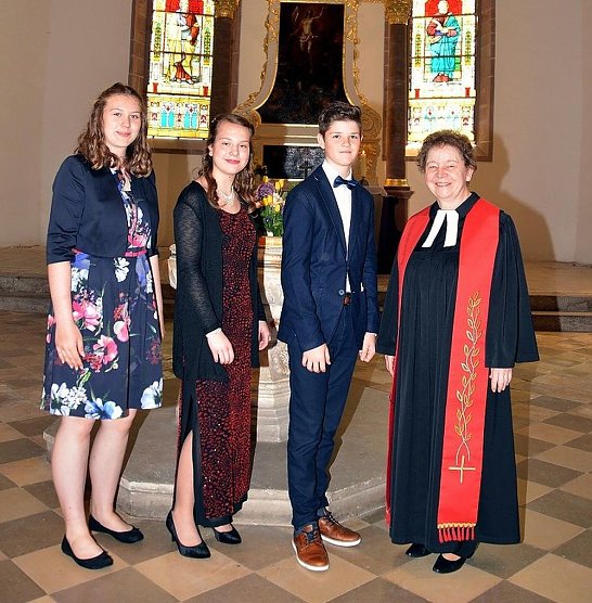 Konfirmation in der Unterkirche Bad Frankenhausen (Foto: Elbern-Göbel) Konfirmation in der Unterkirche Bad Frankenhausen (Foto: Elbern-Göbel)
