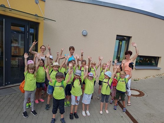 Einmal seh'n wir uns wieder. (Foto: Kita Wippergärtchen) Einmal seh'n wir uns wieder. (Foto: Kita Wippergärtchen)