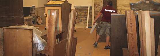 Schätze werden verstaut (Foto: Karl-Heinz Herrmann) Schätze werden verstaut (Foto: Karl-Heinz Herrmann)