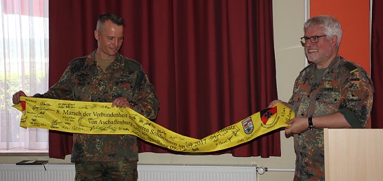 Mit Gru&szlig; aus der Heimat (Foto: Karl-Heinz Herrmann)