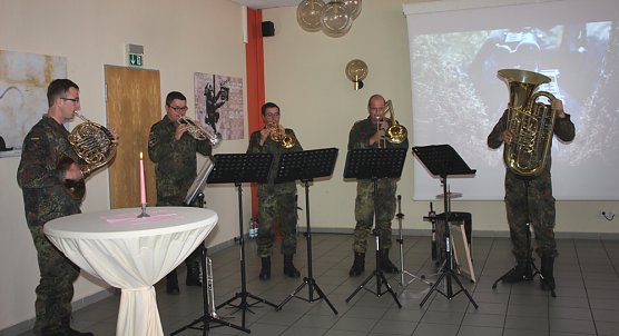 Mit Gru&szlig; aus der Heimat (Foto: Karl-Heinz Herrmann)