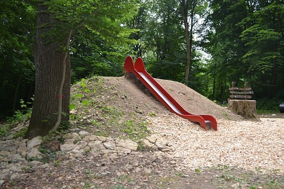 Natürlich spielen auf der Feuerkuppe (Foto: Ferienpark Feuerkuppe) Natürlich spielen auf der Feuerkuppe (Foto: Ferienpark Feuerkuppe)
