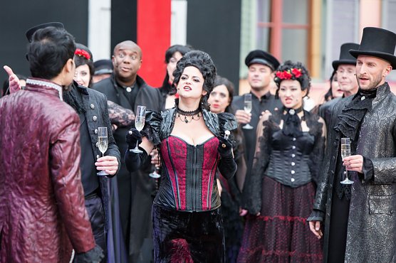 La traviata mit glanzvoller Premiere (Foto: András Dobi) La traviata mit glanzvoller Premiere (Foto: András Dobi)