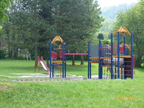 Nach der Zeugnisausgabe zur Abk&uuml;hlung ins Freibad Gro&szlig;furra (Foto: Badesportverein Gro&szlig;furra)