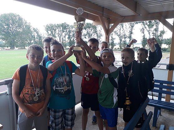 Fußballturnier der Grundschulen (Foto: Uwe Rüdiger) Fußballturnier der Grundschulen (Foto: Uwe Rüdiger)