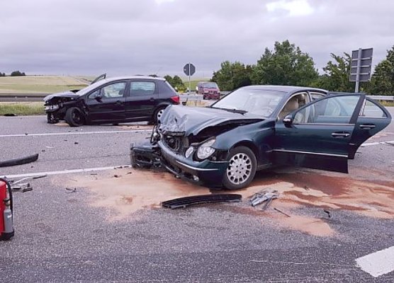 Schwerer Verkehrsunfall mit Kradfahrer (Foto: Freiwillige Feuerwehr Sondershausen-Bebra)