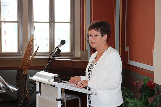 Zeugnisausgabe (Foto: Karl-Heinz Herrmann)