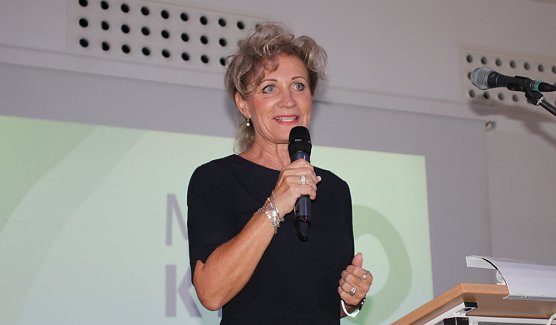 Fertigstellung eines Schulneubaus (Foto: Karl-Heinz Herrmann)