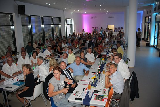 Fertigstellung eines Schulneubaus (Foto: Karl-Heinz Herrmann)