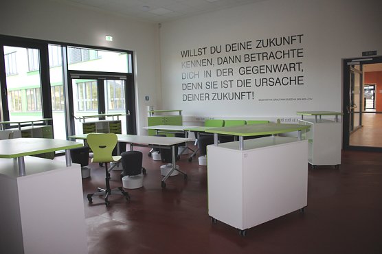 Offene T&uuml;r in der Franzbergschule (Foto: Karl-Heinz Herrmann)