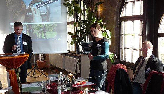 Besucherbefragung am Kyffhäuser (Foto: Karl-Heinz Herrmann) Besucherbefragung am Kyffhäuser (Foto: Karl-Heinz Herrmann)